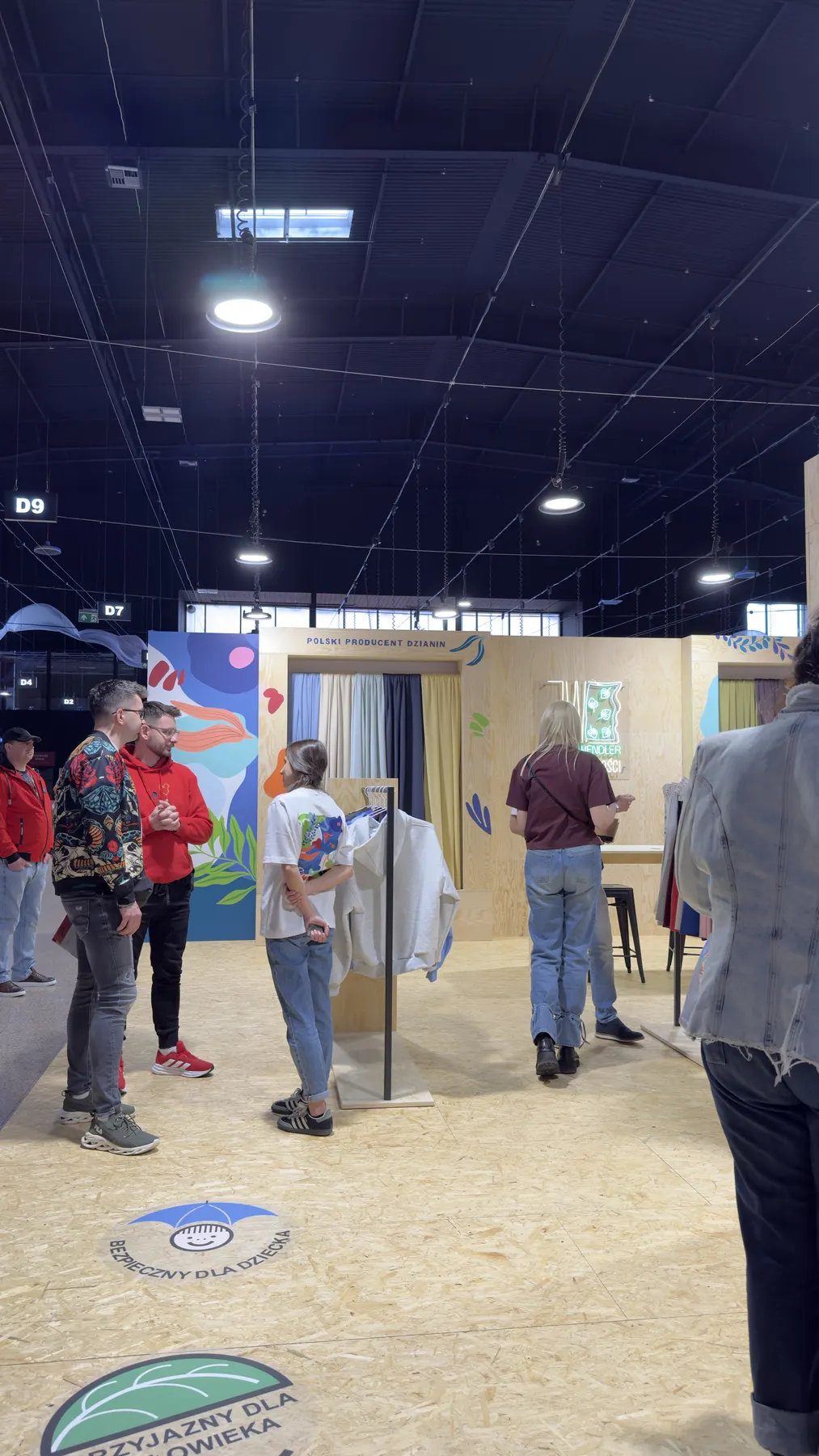Rozmowy z odwiedzającymi przy standzie PPHU Jakub Wendler